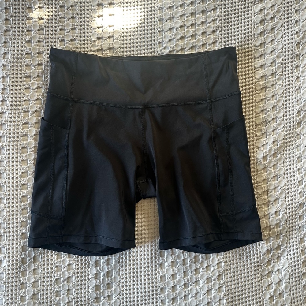 Athleta Ultimate Stash II 7" Short